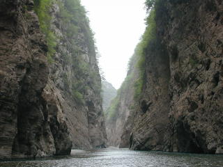 The gorge in the Shennong Stream